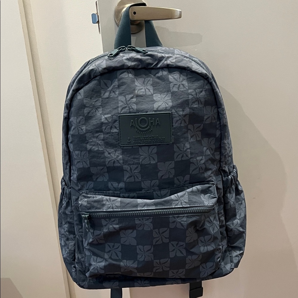 Aloha Collection Keep It Light Backpack in Pua Check - Picture 9 of 15